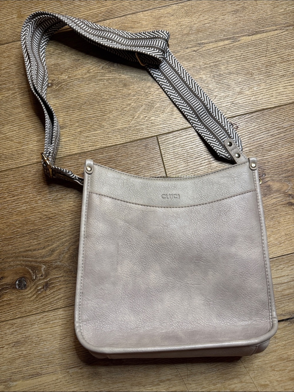 Cluci Light Taupe Leather Crossbody with Patterned Strap